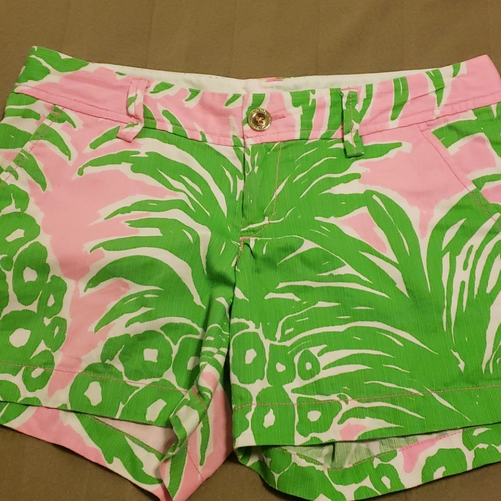 Lilly Pulitzer pineapple Callahan shorts